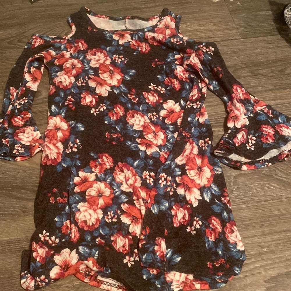 Cute dress.